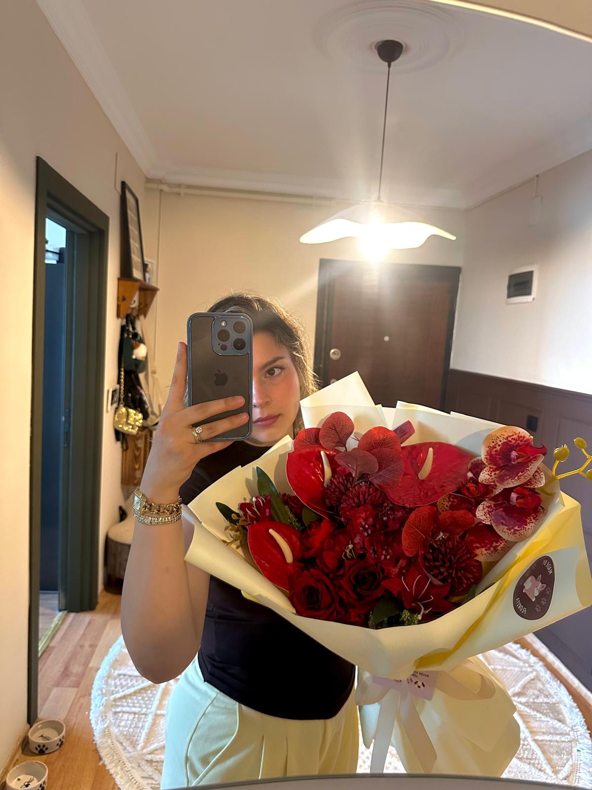 Burgundy Frise Buket